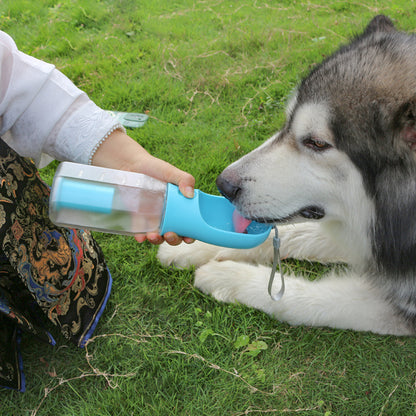Portable Dog Travel Water Bottle with Waste Bag Dispenser – Leakproof Walking Bottle